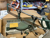 Lot 91 - tegelsnijder en verstekzaag - afbeelding 2 van  2