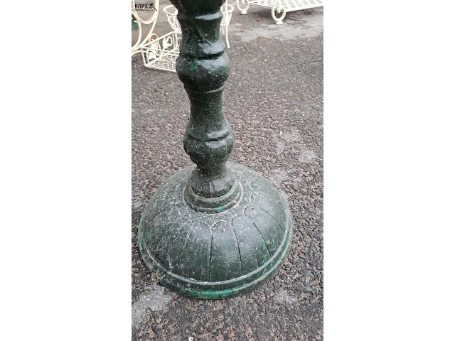 Lot 91 - vogelvoederhuisje in patinagroen van gietijzer - afbeelding 3 van  5