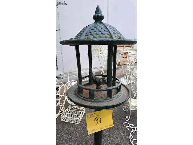 Lot 91 - vogelvoederhuisje in patinagroen van gietijzer - afbeelding 5 van  5