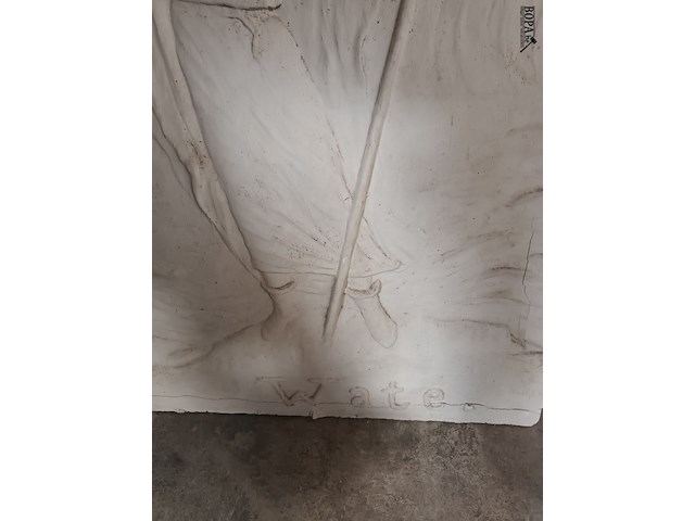 Lot 918 - tablet in gips man met staf - afbeelding 3 van  3