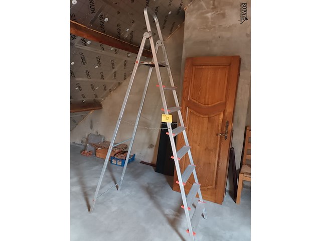 Lot 92 - aluminium trapladder - afbeelding 1 van  2