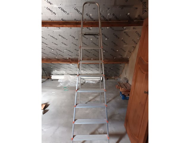 Lot 92 - aluminium trapladder - afbeelding 2 van  2
