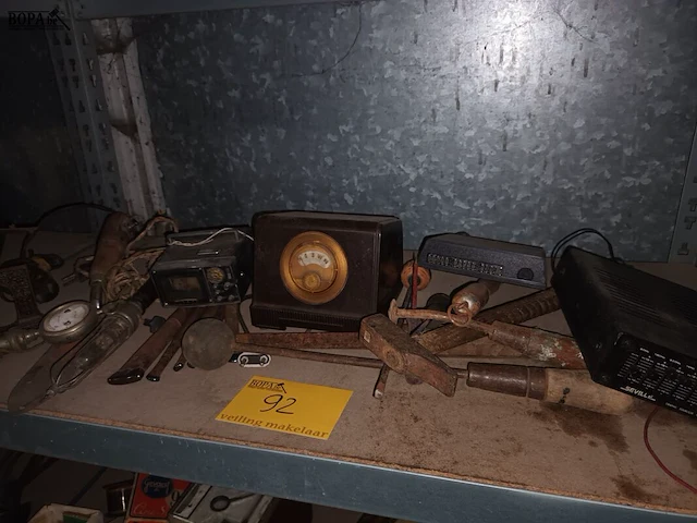 Lot 92 - antiek gereedschap en toestellen - afbeelding 1 van  5
