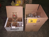 Lot 92 - glazen duvel en karmeliet - afbeelding 1 van  3