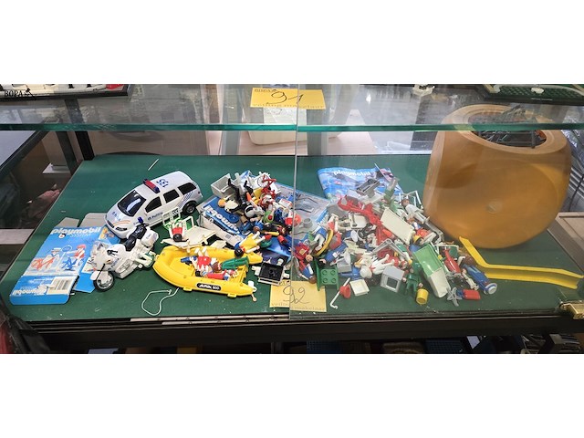 Lot 92 - groot lot diverse playmobil - afbeelding 1 van  5