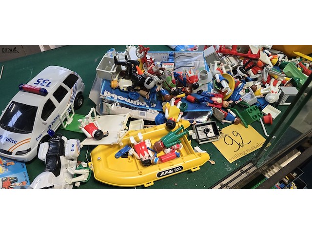 Lot 92 - groot lot diverse playmobil - afbeelding 3 van  5