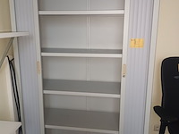 Lot 92 - hoge roldeurkast - afbeelding 3 van  3