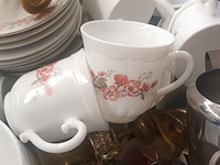 Lot 92 - keukengerei en servies. 5 bakken - afbeelding 5 van  8