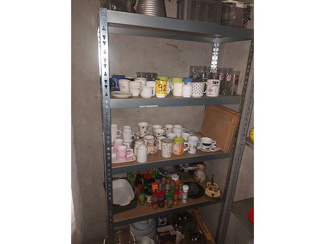 Lot 92 - keukenmateriaal en huisraad - afbeelding 1 van  4
