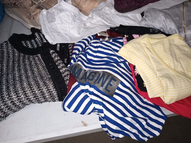 Lot 92 - kledij en pantoffels - afbeelding 3 van  5