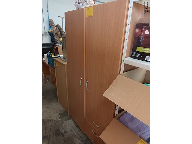 Lot 92 - kleerkast - afbeelding 1 van  4