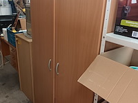 Lot 92 - kleerkast - afbeelding 1 van  4