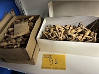 Lot 92 - lot houten kantklossen