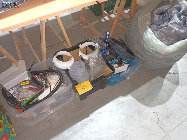 Lot 92 - lot werkmateriaal - afbeelding 1 van  6