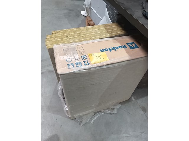 Lot 92 - rockfon plafondpanelen - afbeelding 1 van  3