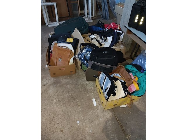 Lot 92 - rugzakken en sporttassen - afbeelding 1 van  4