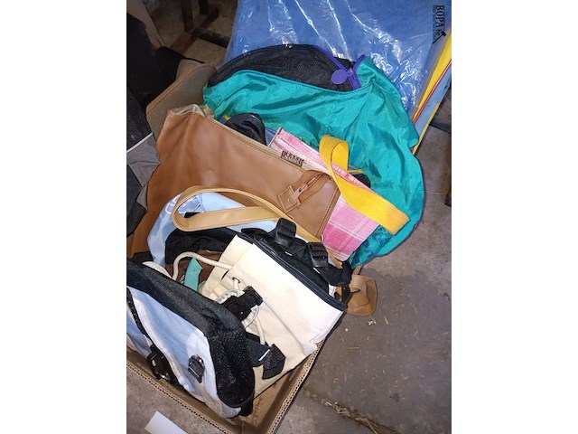 Lot 92 - rugzakken en sporttassen - afbeelding 2 van  4