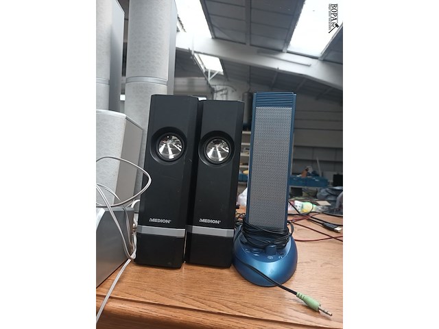 Lot 92 - surroundboxen en speakers - afbeelding 2 van  6