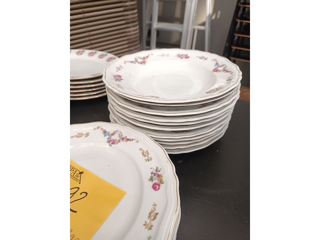 Lot 92 - vintage borden. 17 stuks - afbeelding 3 van  4