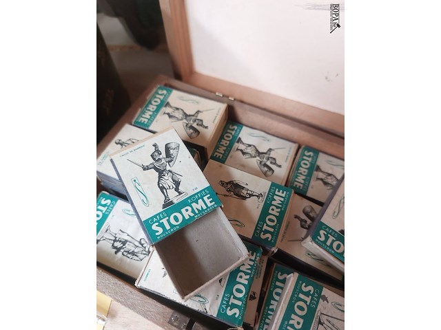 Lot 92 - vintage lucifers - afbeelding 2 van  3