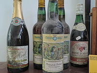Lot 92 - vintage remy martin fine champagne cognac in houten kantelst - afbeelding 3 van  3