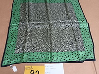 Lot 92 - zijden sjaal - afbeelding 1 van  4