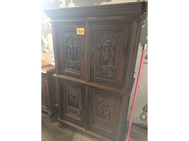 Lot 921 - antieke religieuze kast - afbeelding 1 van  6
