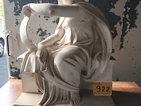 Lot 922 - gipsen beeld van dame - afbeelding 3 van  3