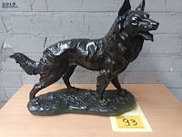 Lot 93 - beeld hond in plaaster - afbeelding 1 van  5