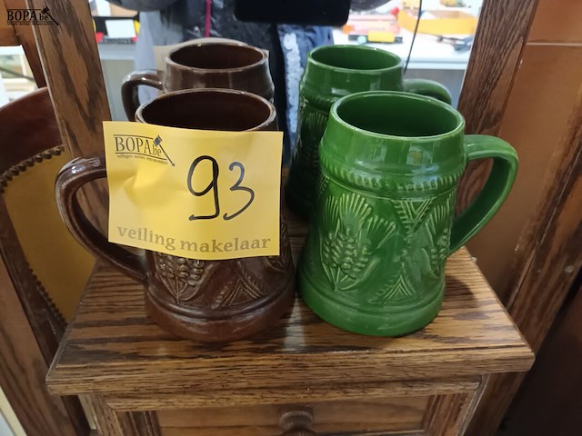 Lot 93 - bierpotten jasba. 2 stuks - afbeelding 1 van  5