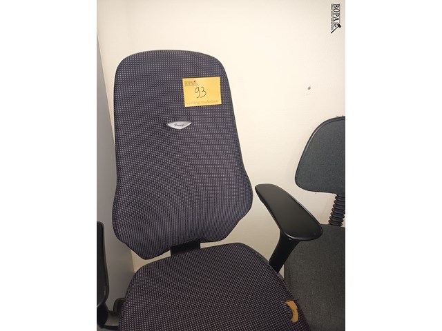 Lot 93 - bureaustoel. 2 stuks - afbeelding 3 van  3