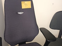 Lot 93 - bureaustoel. 2 stuks - afbeelding 3 van  3