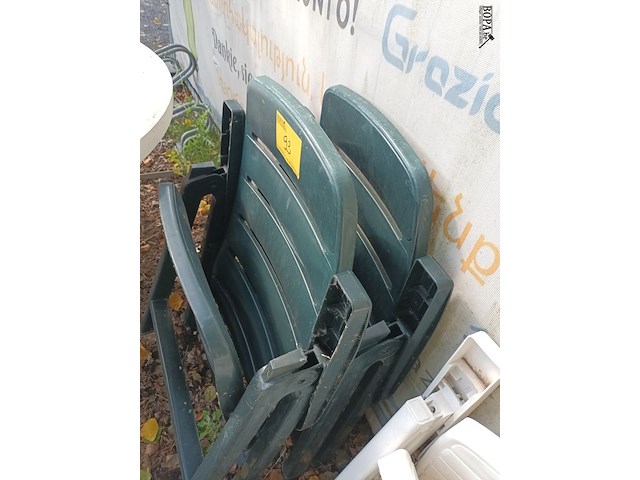 Lot 93 - groene pvc tuinzetel. 2 stuks - afbeelding 2 van  4