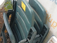 Lot 93 - groene pvc tuinzetel. 2 stuks - afbeelding 2 van  4