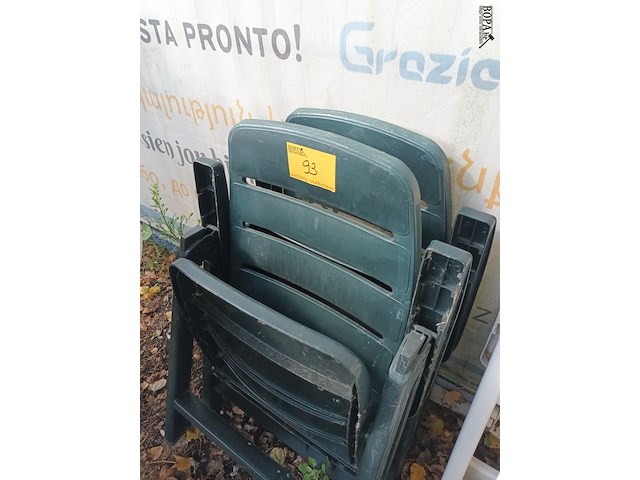 Lot 93 - groene pvc tuinzetel. 2 stuks - afbeelding 4 van  4