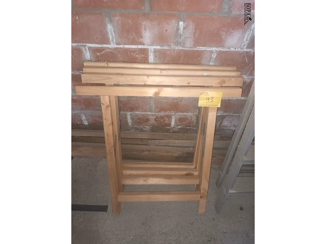Lot 93 - houten schragen. 4 stuks - afbeelding 1 van  2