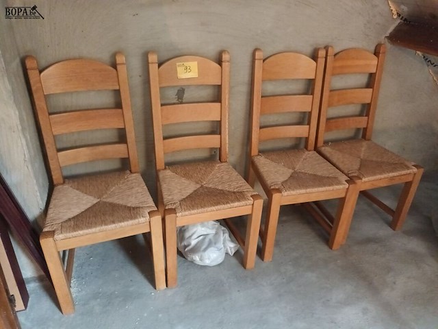 Lot 93 - houten stoelen. 4 stuks - afbeelding 1 van  4