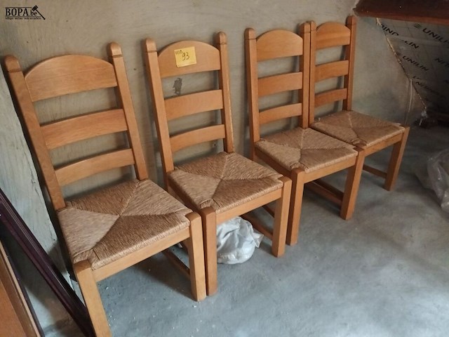 Lot 93 - houten stoelen. 4 stuks - afbeelding 2 van  4