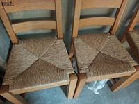 Lot 93 - houten stoelen. 4 stuks - afbeelding 3 van  4