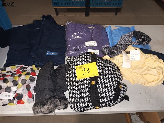 Lot 93 - kledij. 9 stuks - afbeelding 1 van  4