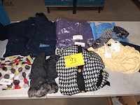 Lot 93 - kledij. 9 stuks - afbeelding 1 van  4