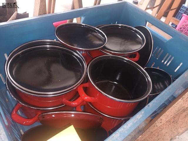 Lot 93 - kookpotten en pannen. 3 bakken - afbeelding 3 van  5
