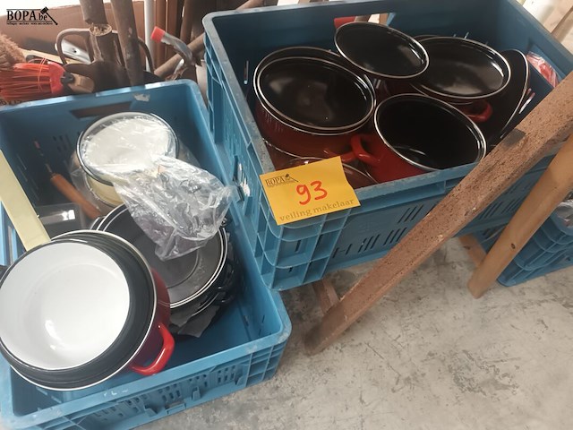 Lot 93 - kookpotten en pannen. 3 bakken - afbeelding 5 van  5