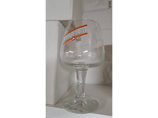 Lot 93 - kwaremont glazen 12 stuks - afbeelding 1 van  2