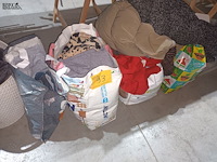 Lot 93 - lot kledij en linnen - afbeelding 1 van  4