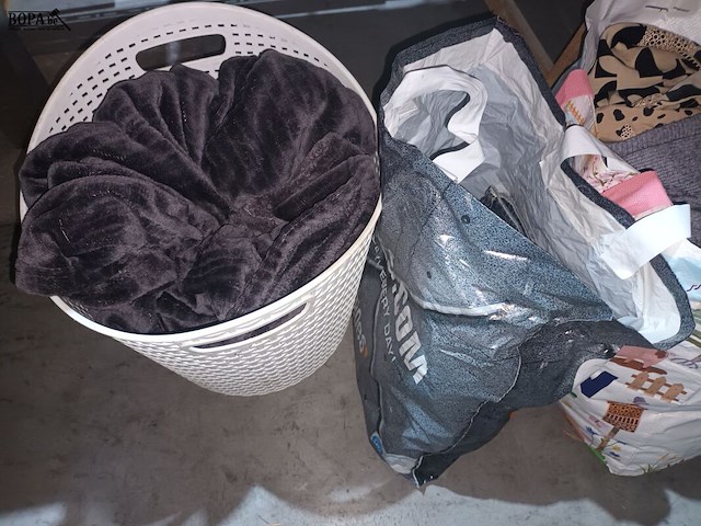 Lot 93 - lot kledij en linnen - afbeelding 2 van  4