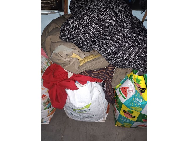 Lot 93 - lot kledij en linnen - afbeelding 4 van  4