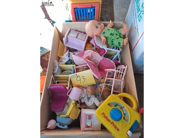 Lot 93 - lot retro speelgoed mbt poppen - afbeelding 1 van  5