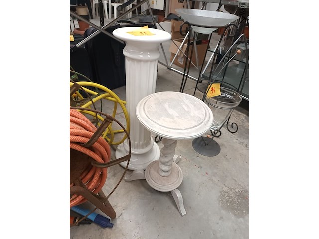 Lot 93 - plantenstaander - 2 stuks - afbeelding 1 van  3