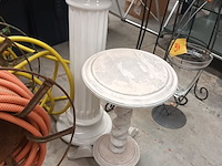 Lot 93 - plantenstaander - 2 stuks - afbeelding 1 van  3